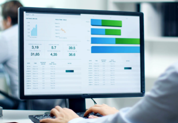 网站推广托管给信专业公司运营？这位老板终于能安心喝下午茶了！